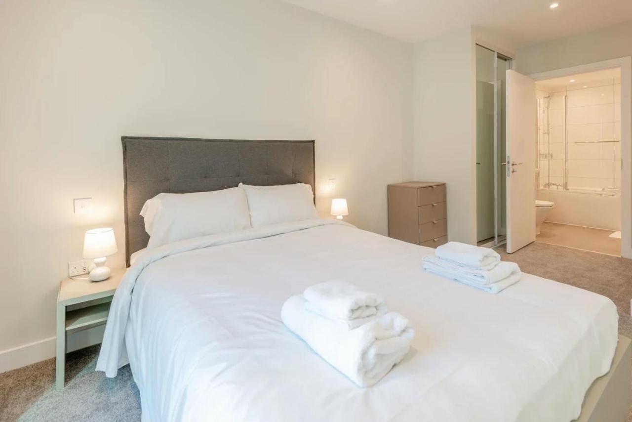 Modern Apartments In Brentford 2 Minutes Walk From Kew Bridge Экстерьер фото