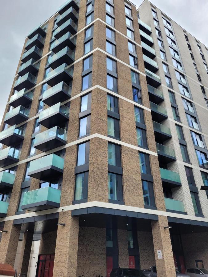 Modern Apartments In Brentford 2 Minutes Walk From Kew Bridge Экстерьер фото